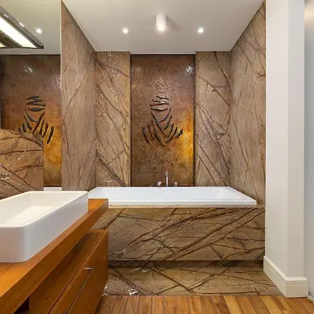 3-bedroom Luxurious Apartamento *