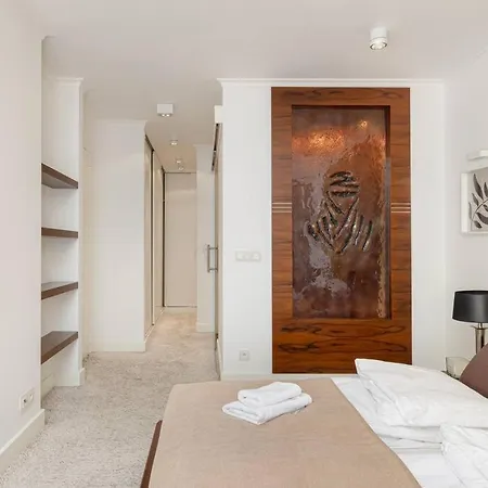 3-bedroom Luxurious * 华沙
