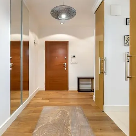 3-bedroom Luxurious Apartment Warsaw